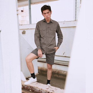 Mr.633 เสื้อเชิ้ตผู้ชายแขนยาว พื้นเรียบสี Khaki เบจเข้ม