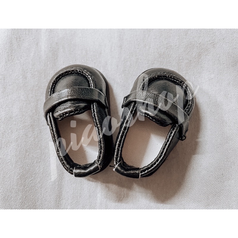 [พร้อมส่ง] รองเท้าตุ๊กตาไอดอล 20 cm.