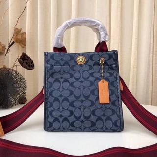 Coach Tote 22 In Signature Chambray