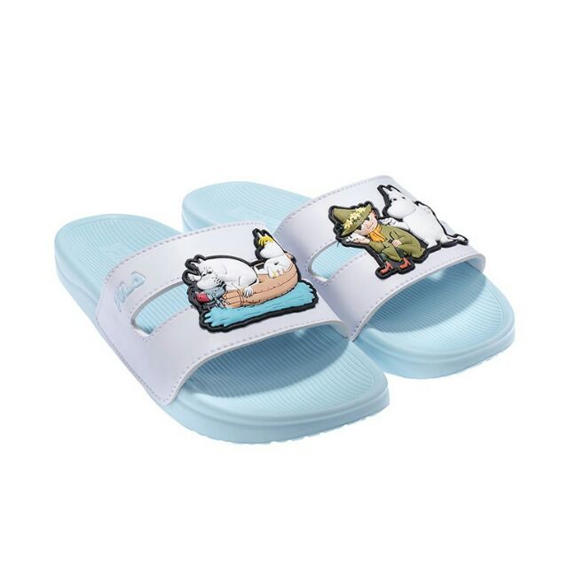 FILA รองเท้าแตะผู้หญิง รุ่น Moomin Slide FM สีฟ้า