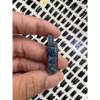 (B) พลอยดิบแท้ ไคยาไนท์ (Kyanite)พลอยธรรมชาติ 100% น้ำหนัก 40.50 กะรัต / ซื้อ 10 ฟรี 1 ทันที