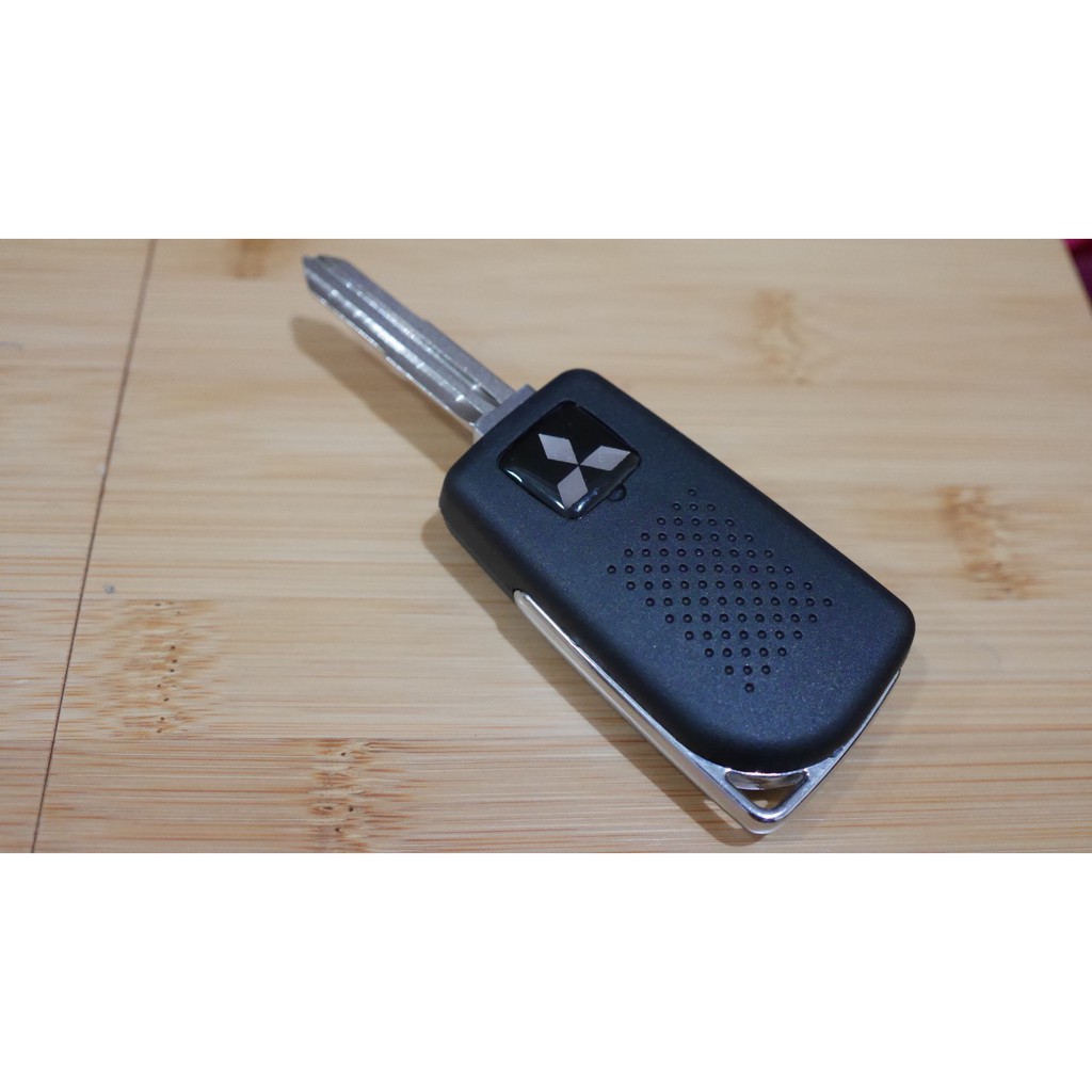 กรอบกุญแจพับ Pajero , Triton แบบ 2 ปุ่ม (แบบร่องซ้าย) + ซิลิโคน - รูปที่ 4
