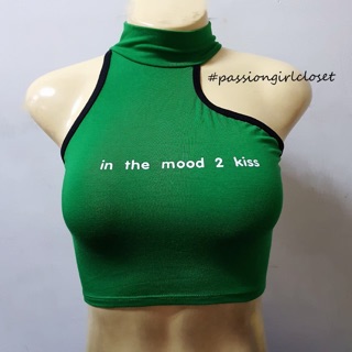 เสื้อครอป คอเต่า สีเขียว In the mood