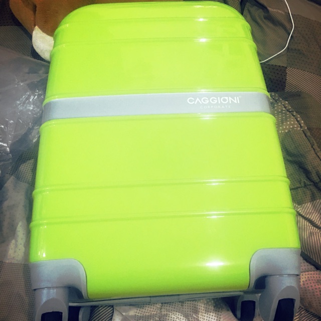 กระเป๋าเดินทาง ล้อ 360 caggioni 20 นิ้ว สีเขียว พร้อมส่งครับ ราคา 4990 บาท