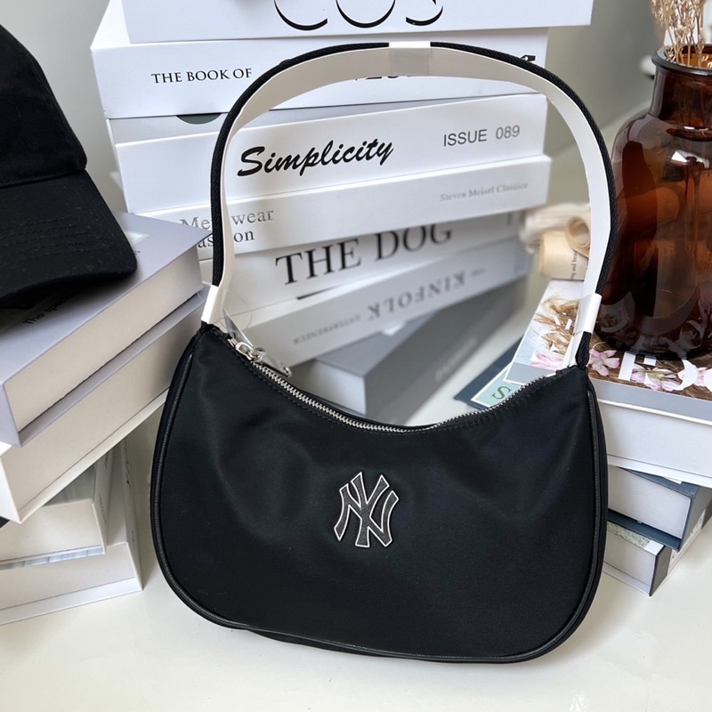 พร้อมส่ง MLB Nylon Hobo Bag กระเป๋าสะพายโฮโบ ผ้าไนล่อน Shopee Thailand