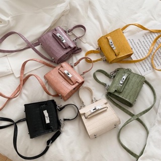 ♡︎ 𝕚𝕟 𝕤𝕥𝕠𝕔𝕜 ♡︎กระเป๋าจิ๋วล็อกหน้า กระเป๋ามุมิ ล็อกหน้า mini bag  #รหัส009🌸