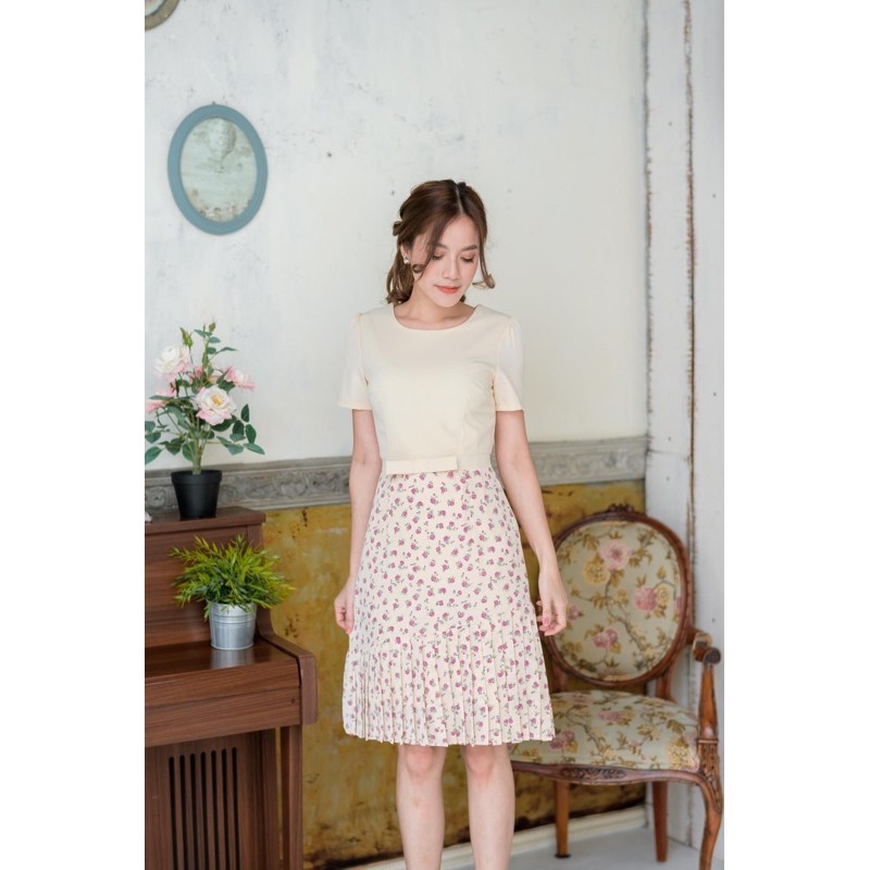 ชุดเดรสทำงาน งานป้าย One sale /Phawi shop