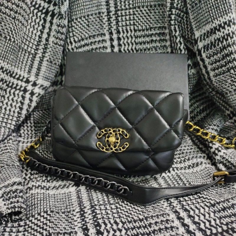กระเป๋าคาดอก Chanel /Chanel waist bag