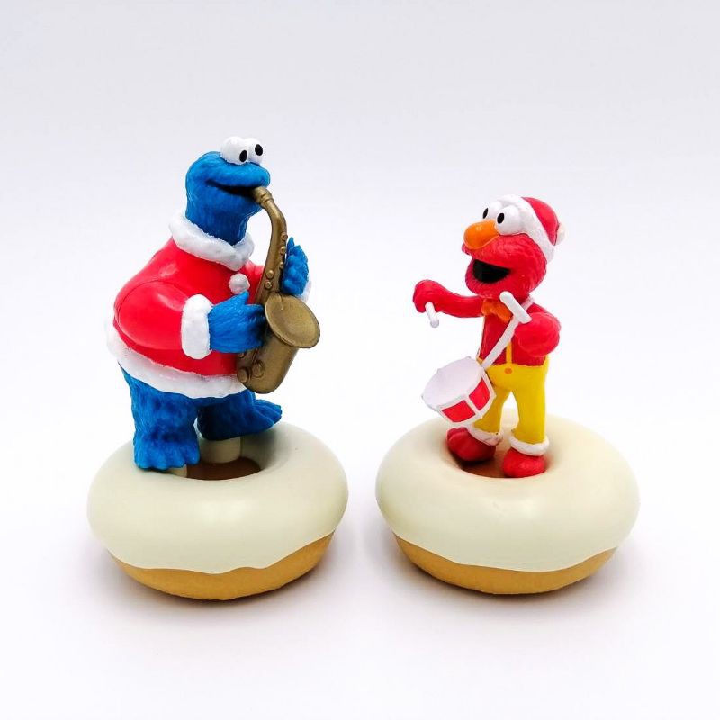 (พร้อมส่ง) โมเดลของเล่น Sesame Street - Elmo &amp; Cookie Monster (มีเสียง) l Universal Studios (แท้ 🇯🇵)