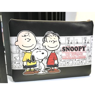 กระเป๋าเอกสาร อย่างดี มีผ้าซับด้านใน ลาย SNOOPY  STAND  BLACK  3  สนูปปี้  ดำ  ขนาด 35x25x2 cm สีสดใส สวยงาม