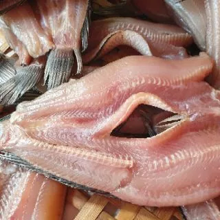ปลาช่อนแม่ลาแดดเดียว แท้ๆจากสิงห์บุรี ขนาด1กิโลกรัม