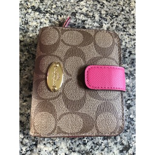 Coach used กระเป๋าตังค์ 2 พับแท้ 100% มีร่องรอยหนังถลอกขายเทค่ะ