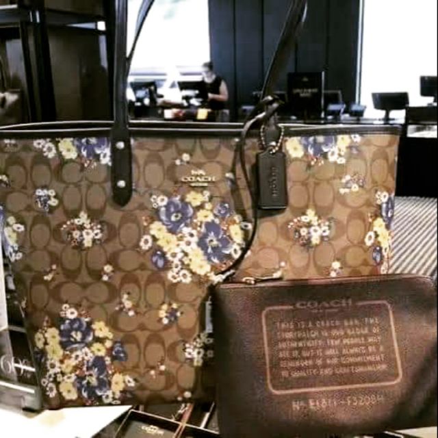 กระเป๋าแบรนด์ Coach ลายดอก 💯การันตีของแท้ 100 เปอร์เซ็นค่ะ💯