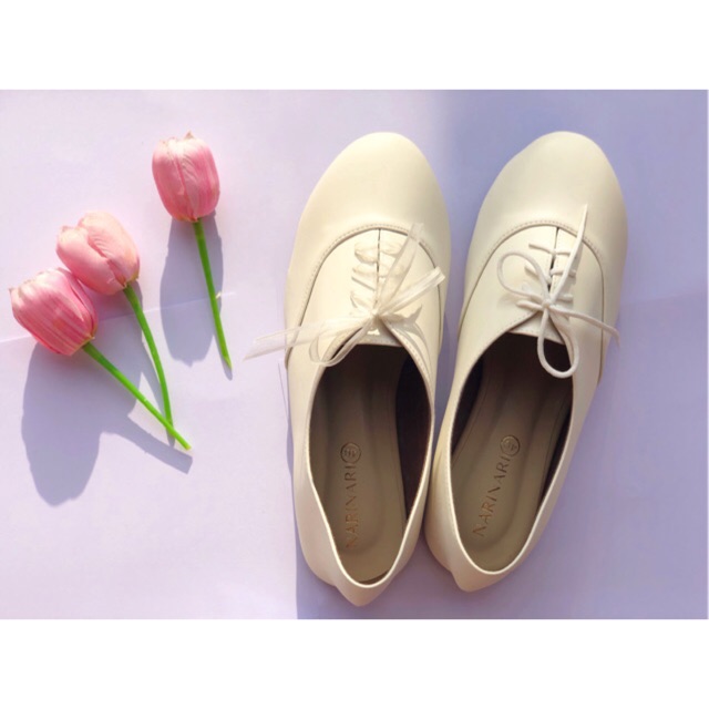 รองเท้ากีฬา ราคาส่ง รองเท้าผ้าใบ เท่ๆ NARINARI Oxford Ivory pantip