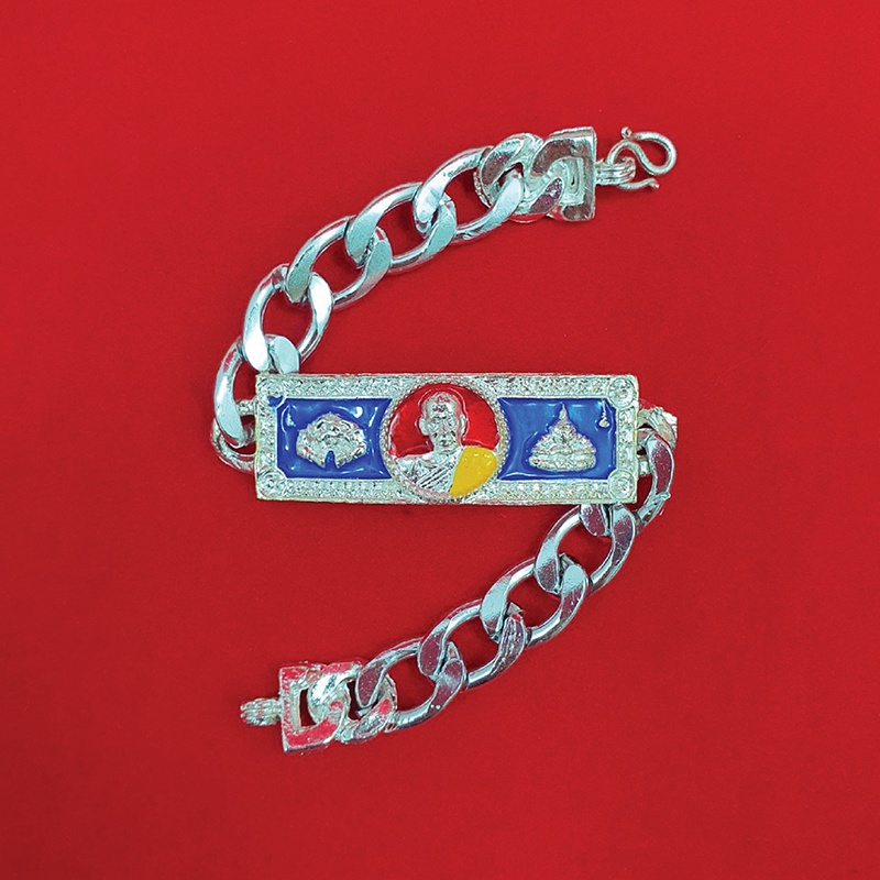 สร้อยข้อมือเลสหลวงพ่อพัฒน์ ความยาว 7.5 นิ้ว ชุบสีเงิน ใส่ได้ทุกโอกาส เสริมมงคล การงาน ถ่ายรูปจากสินค้าจริง พร้อมส่ง