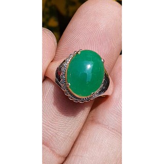 แหวนหยก 翡翠戒指 (Jadeite ring) 2.59 กะรัต (Cts.) ดิบ ไม่ผ่านการปรับปรุง (Type A) พม่า (Myanmar)