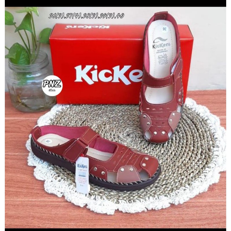 รองเท้าแตะ Kickers**