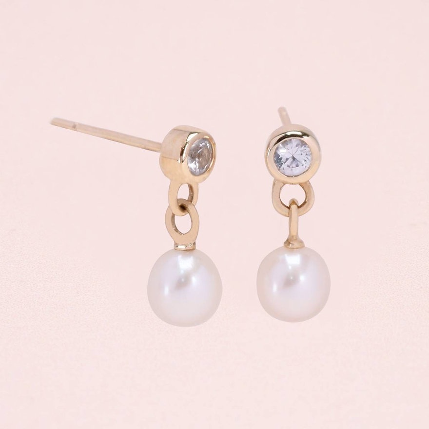 ต่างหูปักก้านมุกแท้ทองแท้ 9k Pearls Drop With White Sapphire Stud