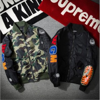 Aape เสื้อแจ็คเก็ตบอมเบอร์ ลายพราง หัวฉลาม Bape สําหรับผู้ชาย