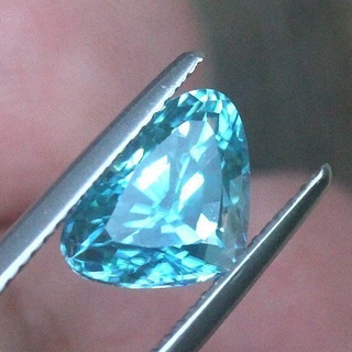 พลอยเพทาย(Blue Zircon) นน3.99กะรัต