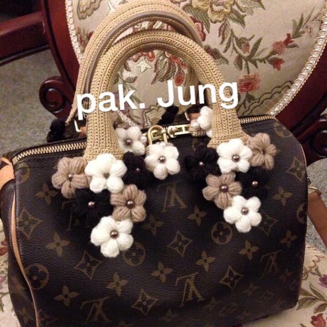 งานพร้อมส่งค่ะ หูถักหุ้มกระเป๋าlvสปีดี้,25,30.35 สอบถามสั่งซื้อLine0622202378
