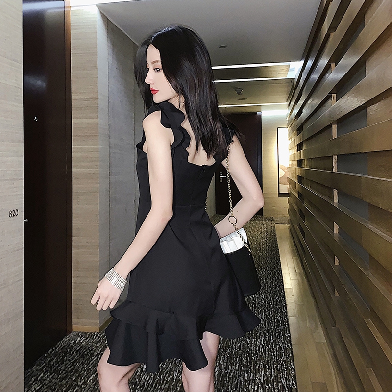 ชุดเดรสสั้นสําหรับสตรีแขนกุดสีดํา dress