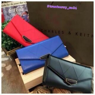 CHARLES &amp; KEITH ENVELOPE FLAP WALLET กระเป๋าเงินใบยาวแต่งลายตารางด้านหน้ากระเป๋า ด้านหลังมีดีเทลเก๋