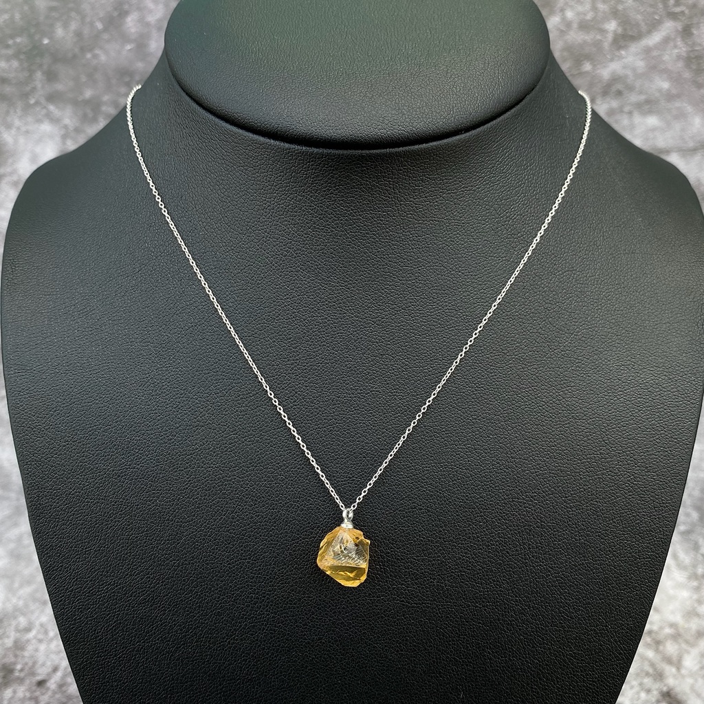 สร้อยคอเงินแท้พร้อมจี้ "ซิทริน" Citrine with 925 Silver Necklace