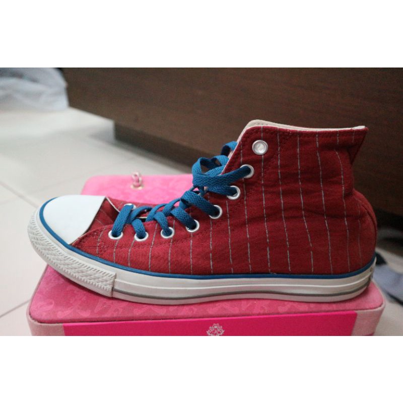 รองเท้า CONVERSE หุ้มข้อมือสอง
