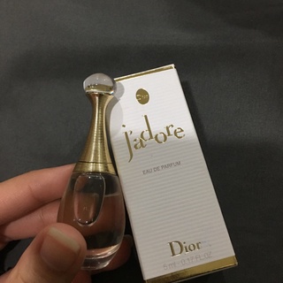 ✨Dior Jadore Eau De Parfum 5ml กลิ่นหอมของดอกไม้ที่สง่างาม .✨