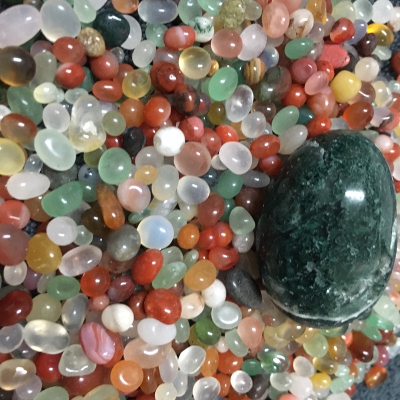 หินอาเกต 1-5มิล เศษพลอย   100-500 กรัม พร็อพถ่ายรูป หินเครื่องประดับ แต่งตู้ปลา แต่งต้นไม้ หินใส่น้ำพุ วัตถุมงคล