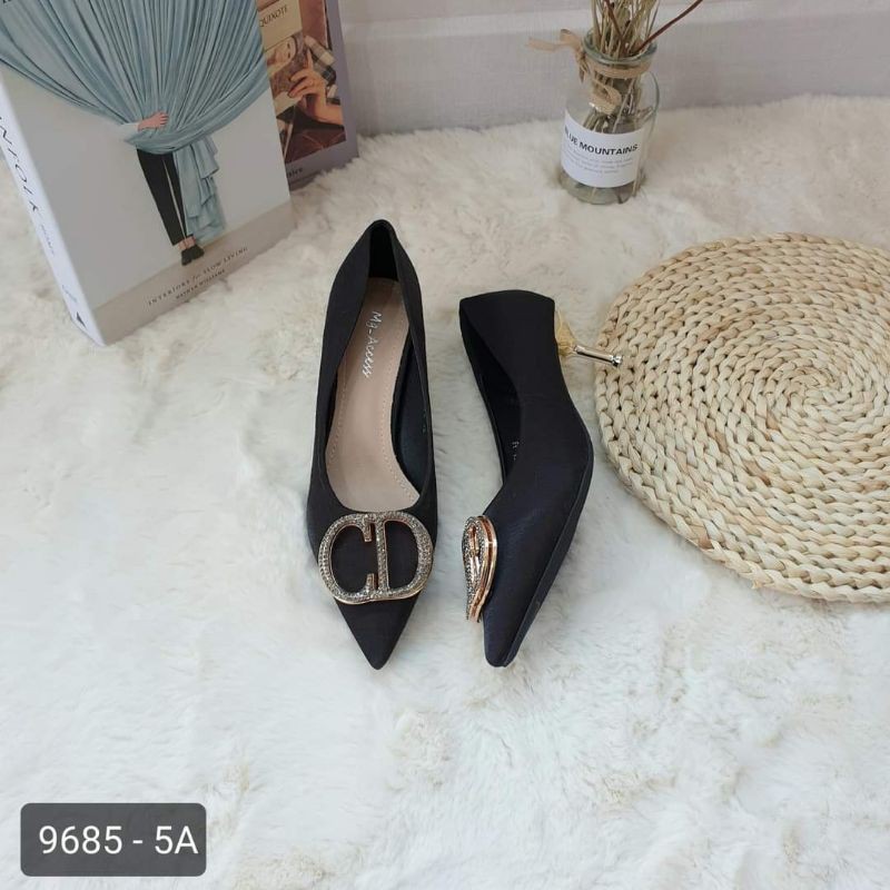 ส่งต่อรองเท้าส้นสูงใหม่แกะกล่อง  mg_access