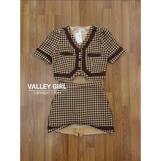 ชุดเซตขาสั้นผ้าทอลายชิโนริสีน้ำตาล งานป้าย Valley girl SizeL ***มือ1ป้ายห้อย