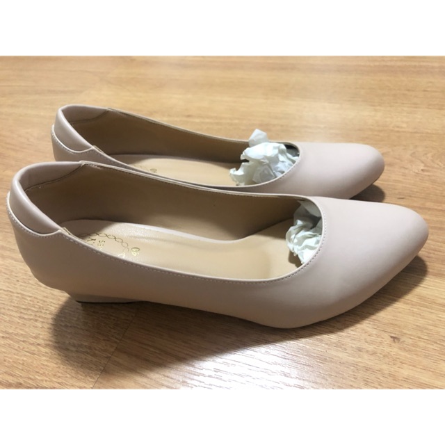 รองเท้าสีครีม เบอ40 ยี่ห่อ Billy shoes