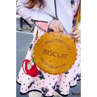 กระเป๋า Swimmer Biscuit Bag กระเป๋าหนังทรงขนมปัง มือสองของแท้ .