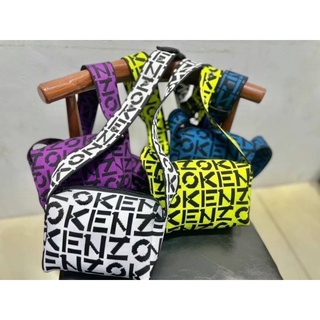 KENZO SCUBA SMALL CROSSBODY BAG กระเป๋าสะพายข้างครอสบอดี้ สะพายไหล่ แบรนด์เคนโซ่ ลายปริ้นท์ตัวหนังสือโลโก้ ขนาด 17x12 cm