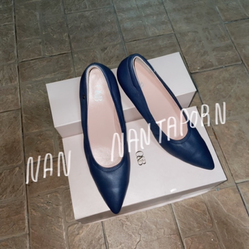 รองเท้าส้นสูงมือสอง O&amp;B หนังแกะแท้ รุ่น Diana Heels 2 in midnight blue