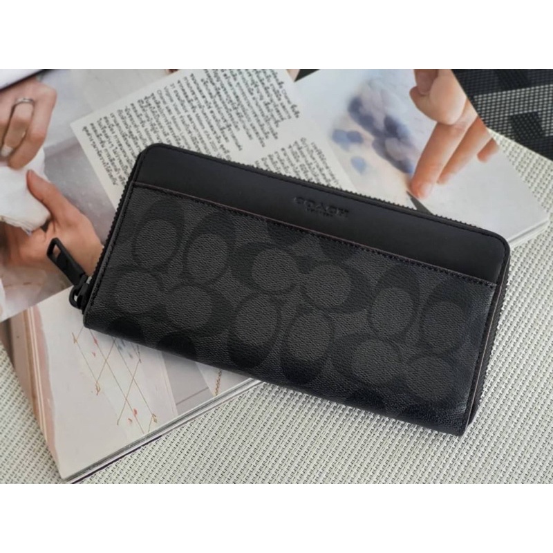 แท้ % // มีหลายสี // โค้ช Men Zip Long Wallet