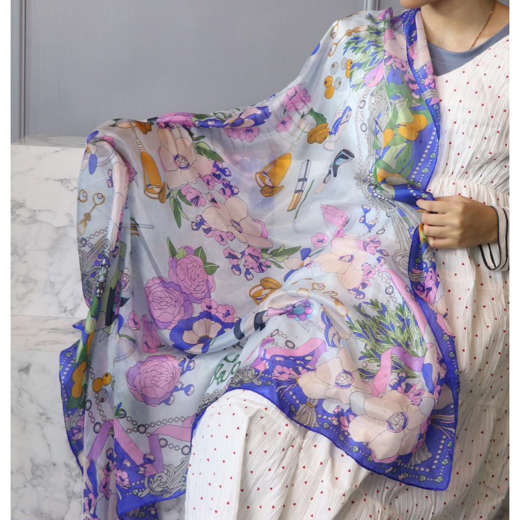 Kiss Me Doll  ผ้าพันคอ/ผ้าคลุมไหล่ คอลเลคชั่น Tiss me Pls. ขนาด ประมาณ 120*120 cm