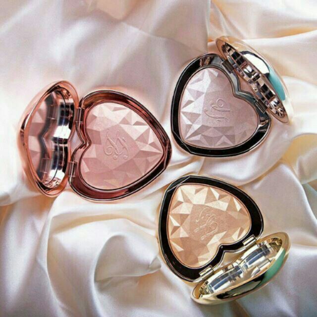 TOO FACED LOVE LIGHT PRISMATIC HIGHLIGHTER