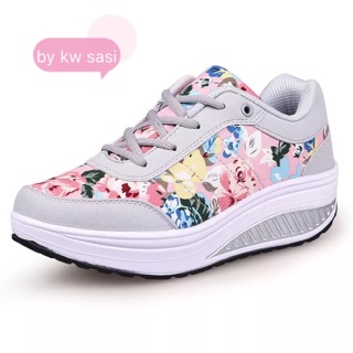 รองเท้าผ้าใบ พร้อมส่ง