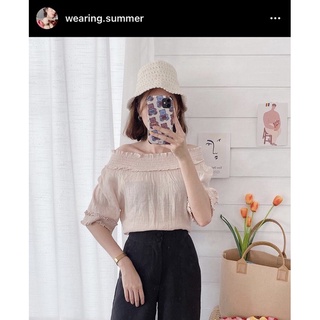 เสื้อปาดไหล่/เปิดไหล่ จากร้าน wearing.summer