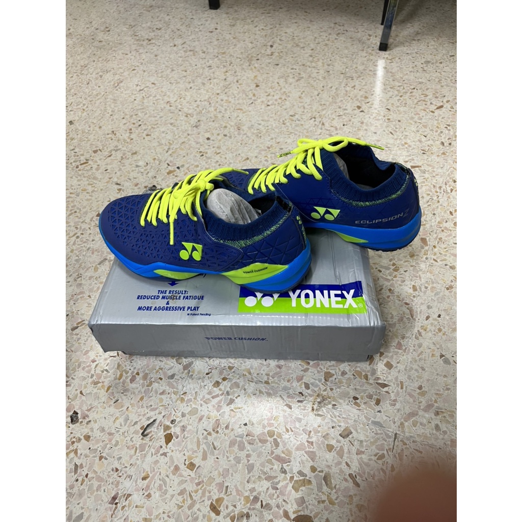 รองเท้าแบตมินตันYONEX