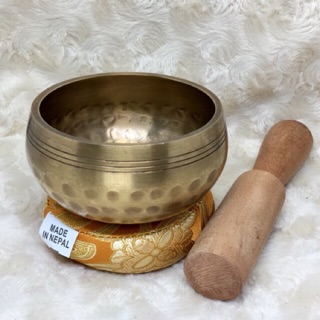 พรชีวิต : ขันทิเบต ระฆังทิเบตทองเหลือง Tibetan Singing Bowl  8 cm. พร้อมไม้ตีและเบาะรอง