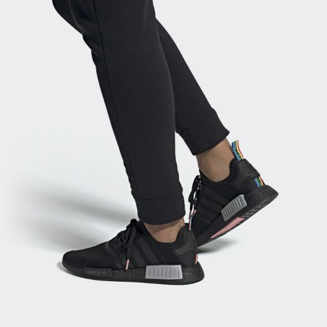 รองเท้าท Adidas  รุ่น nmd