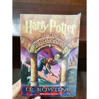 หนังสือแฮร์รี่พอตเตอร์ ภาค 1 ปกอ่อน เนื้อหาภาษาอังกฤษ harry potter and the sorcerers stone book