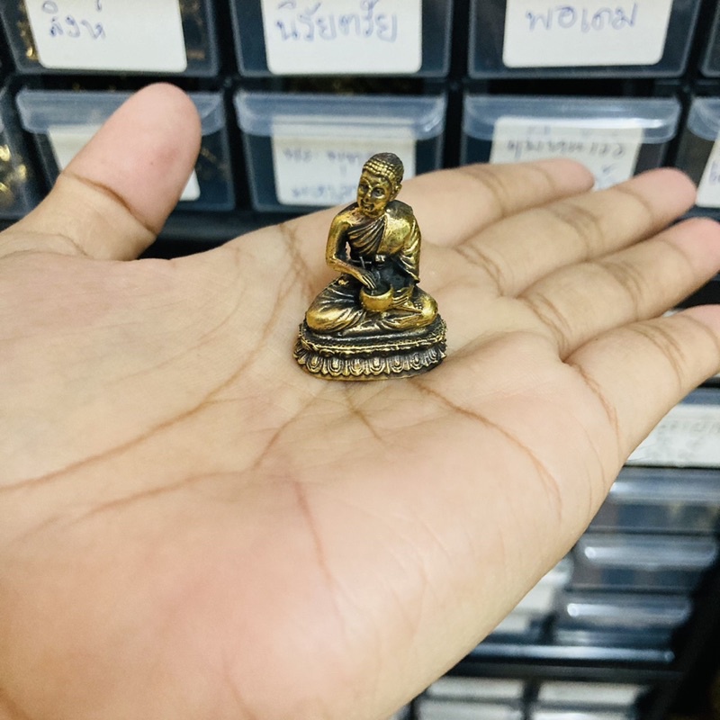 พระอุปคุตจกบาตรมหาลาภ เนื้อทองเหลือง 3ซม.