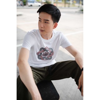 เสื้อยืดแขนสั้นผ้า cotton เบอร์ 32 สกรีนลายรูปงู สีขาว