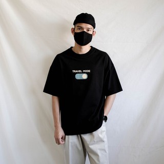 เสื้อยืดคอกลมเสื้อยืดโอเวอร์ไซส์ GURETO : Travel Mode (Black)S-3XL