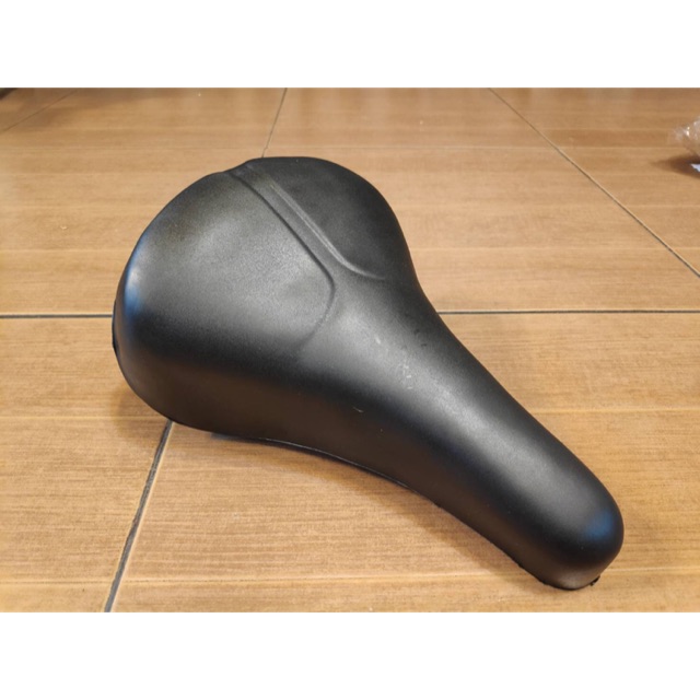 เบาะจักรยาน พร้อมทับทิมท้ายในตัว – ใส่ได้กับจักรยานทั่วไป